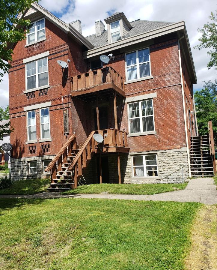 Fresh Modern Industrial Split Level Apartment Cincinnati Exterior photo
