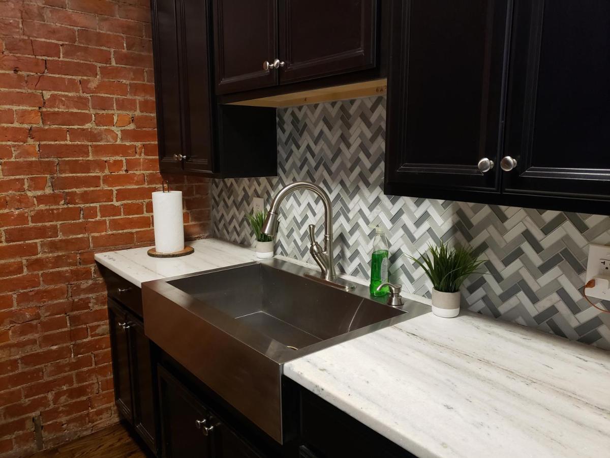 Fresh Modern Industrial Split Level Apartment Cincinnati Exterior photo